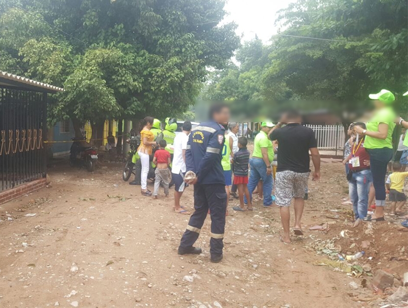 Hospitalizan a joven con quemaduras por descarga eléctrica