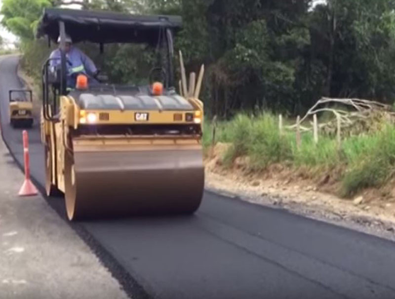 En un 30% avanza pavimentación de vía a Pueblo Bello