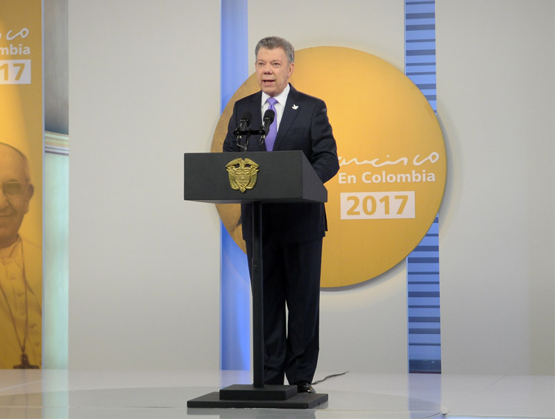 Santos anuncia acuerdo para declarar un cese al fuego bilateral con el Eln