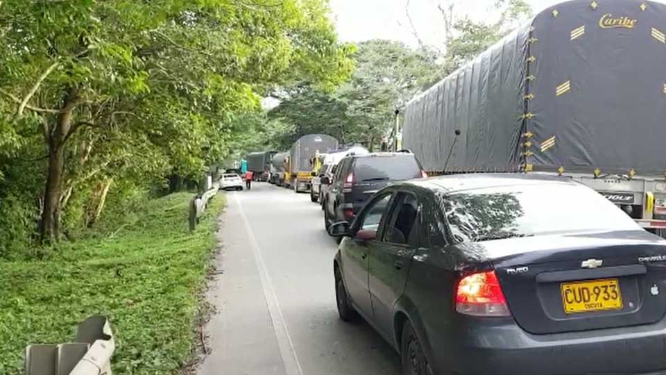 Cierre de la Troncal del Caribe por volcamiento de un camión