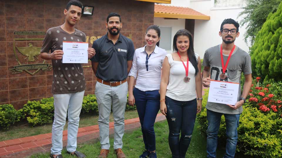 Estudiantes de la UDES ganan bronce en máximo encuentro de investigación de Sudamérica