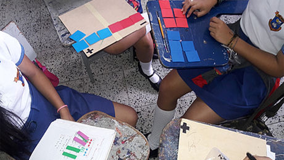 Con bloques de colores estudiantes comprenden mejor el álgebra