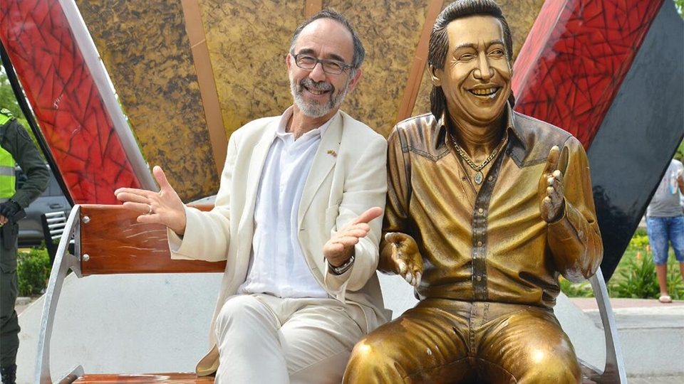 Embajador británico se dejó seducir por la magia de Diomedes