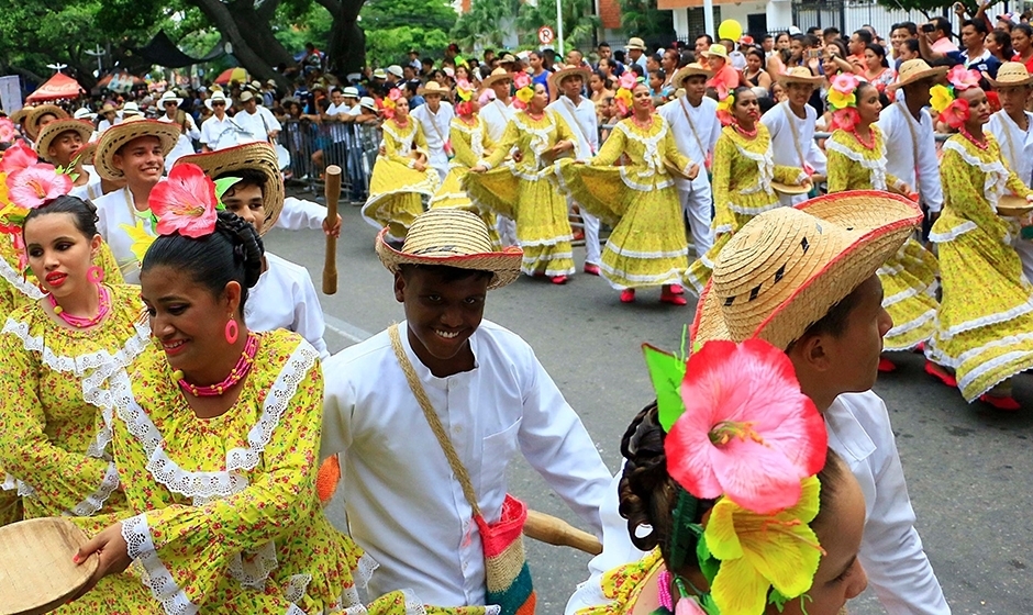 Piloneras y Piloneros, engalanan calles de Valledupar