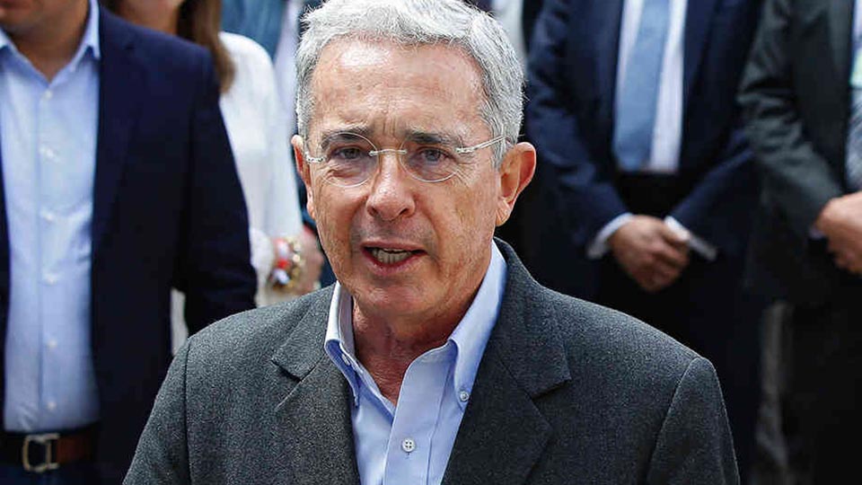 El expresidente Álvaro Uribe renunció al Senado de la República