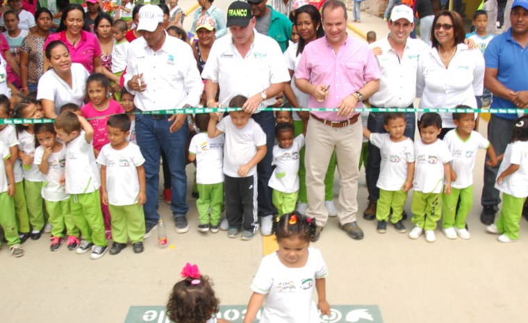 Gobernador Franco Ovalle entregó pavimentos urbanos en Curumaní