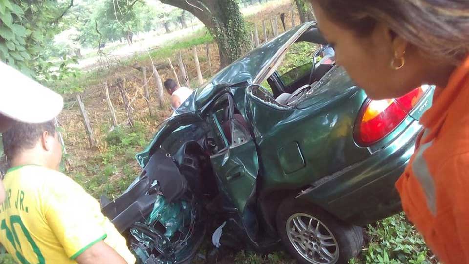 Autoridades de tránsito investigan accidente vial que dejó tres muertos