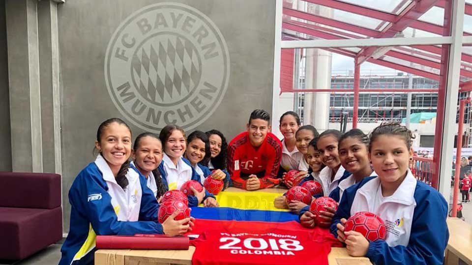 James Rodríguez recibió a futbolistas de La Jagua de Ibirico